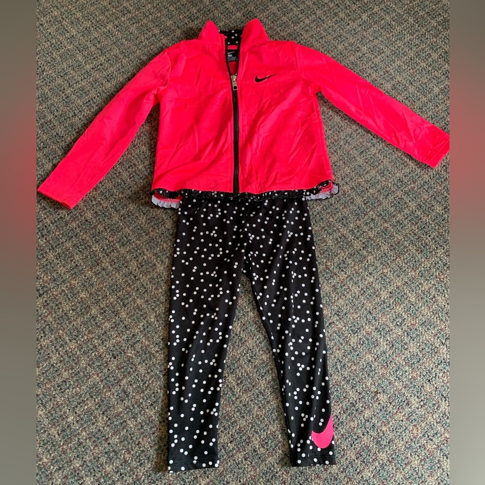 Nike Toddler 4 (XS) Outfit
